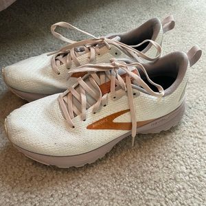 Brooks Revel 4 Tennis Shoe